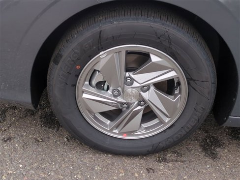 Certified 2025 Hyundai Elantra SE w/ Cargo Package image 9