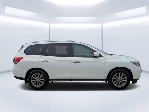 Used 2014 Nissan Pathfinder SV w/ Trailer Tow Package image 2