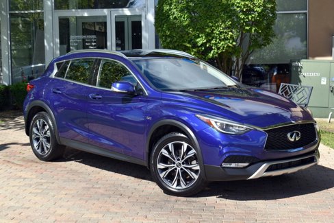 Used 2018 INFINITI QX30 Premium image 3