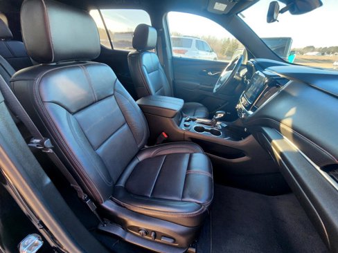 Used 2023 Chevrolet Traverse RS image 28