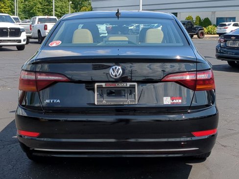 Used 2019 Volkswagen Jetta SE w/ Cold Weather Package image 5