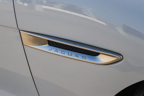 Used 2018 Jaguar XF S image 17