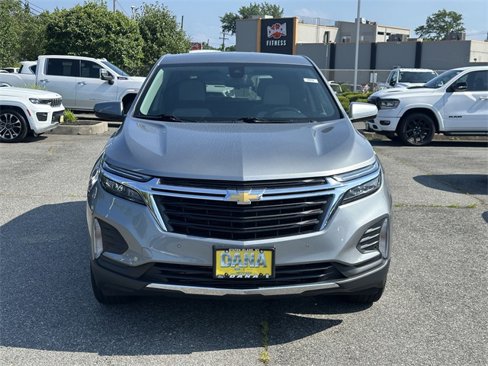 Used 2023 Chevrolet Equinox LT w/ Driver Convenience Package image 2