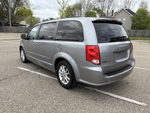Used 2012 Dodge Grand Caravan SXT image 14