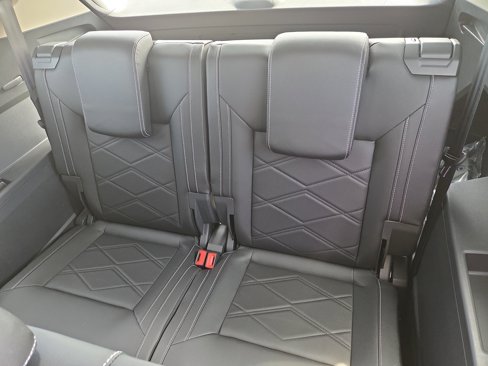 Used 2025 Volkswagen Atlas SE image 9