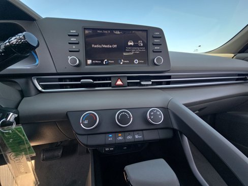 New 2025 Hyundai Elantra SE image 19