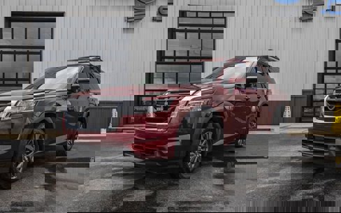 Used 2022 Nissan Pathfinder SV image 1