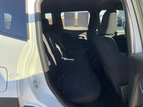 Used 2021 Jeep Renegade Latitude w/ Luxury Group II image 10