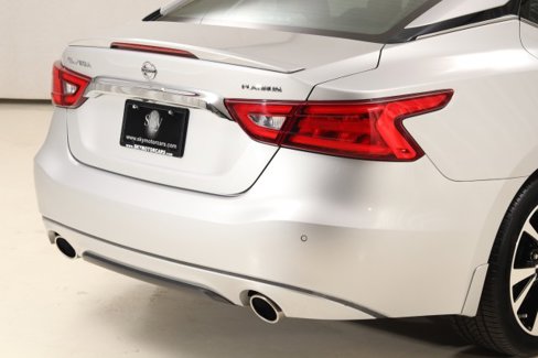 Used 2018 Nissan Maxima Platinum image 11