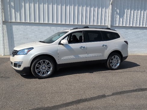 Used 2015 Chevrolet Traverse LT w/ Style and Technology Package image 2