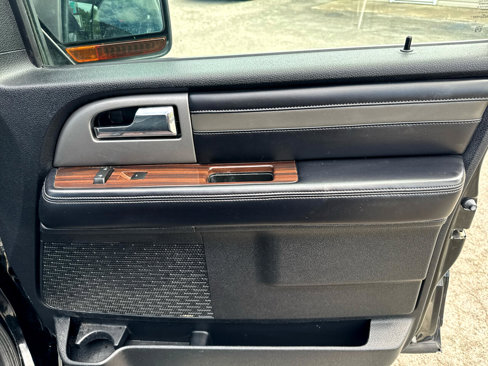 Used 2017 Ford Expedition EL Platinum image 10