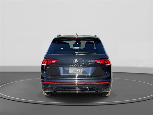 Certified 2022 Volkswagen Tiguan SE R-Line image 5