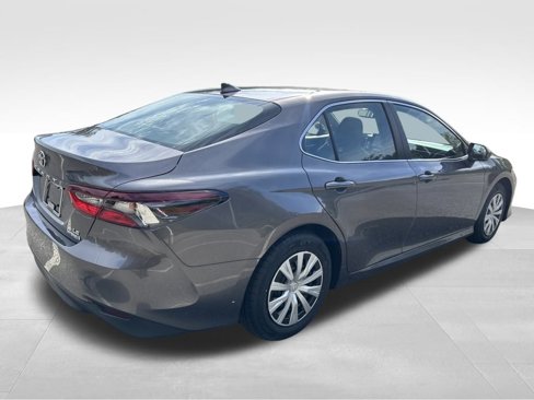 Used 2022 Toyota Camry LE image 5