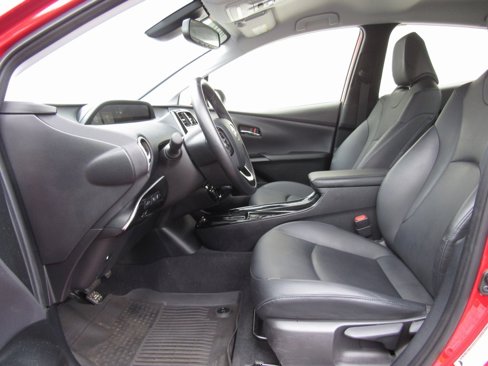 Used 2021 Toyota Prius XLE w/ Advanced Technology Package image 11