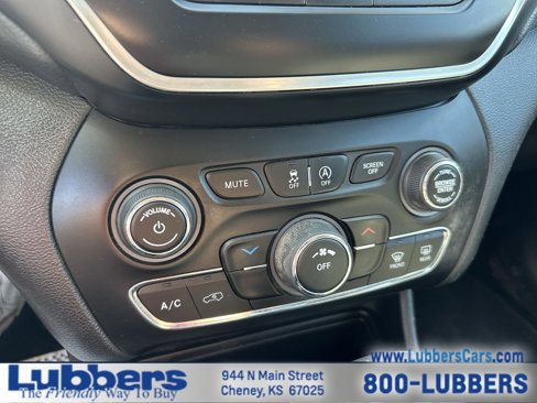 Used 2019 Jeep Cherokee Latitude w/ Popular Appearance Group image 16