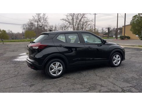 Used 2021 Nissan Kicks S image 3