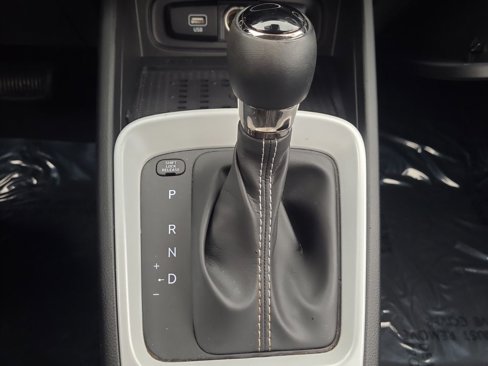 Used 2024 Hyundai Venue Limited image 19