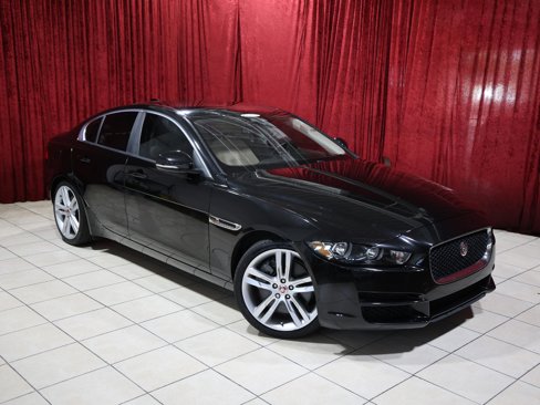 Used 2017 Jaguar XE Premium image 2