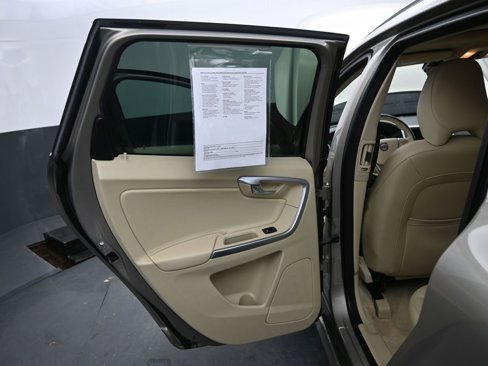 Used 2016 Volvo XC60 T6 w/ Proximity Package image 28