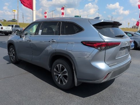 Used 2021 Toyota Highlander XLE image 7