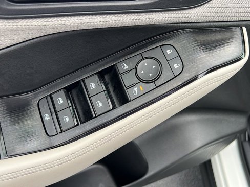 Used 2023 Nissan Rogue SV image 32
