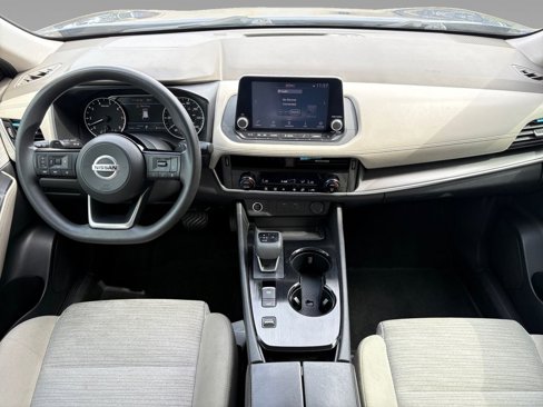 Used 2021 Nissan Rogue SV image 2