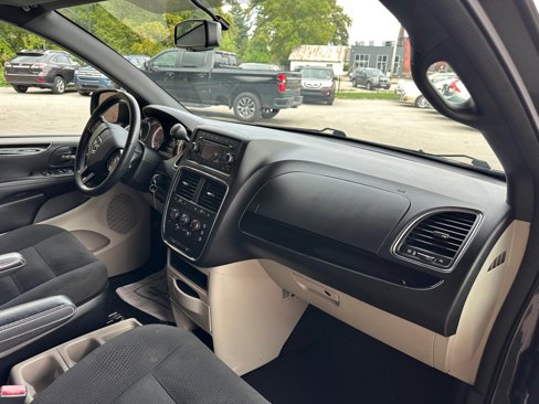Used 2016 Dodge Grand Caravan SE image 18