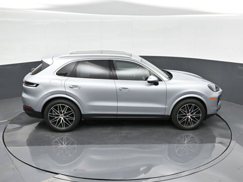 Used 2024 Porsche Cayenne image 31