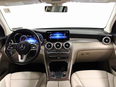 Used 2020 Mercedes-Benz GLC 300 4MATIC image 2