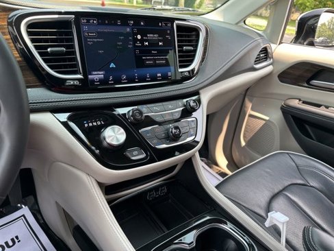 Used 2023 Chrysler Pacifica Limited image 51