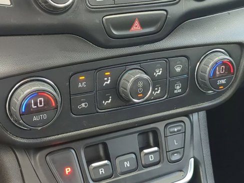 Used 2020 GMC Terrain SLT image 27