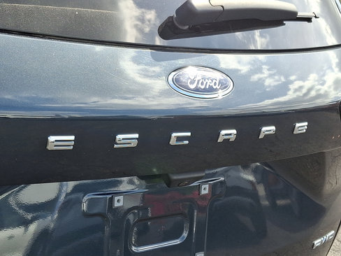 Used 2022 Ford Escape SE w/ SE Sport Appearance Package image 33