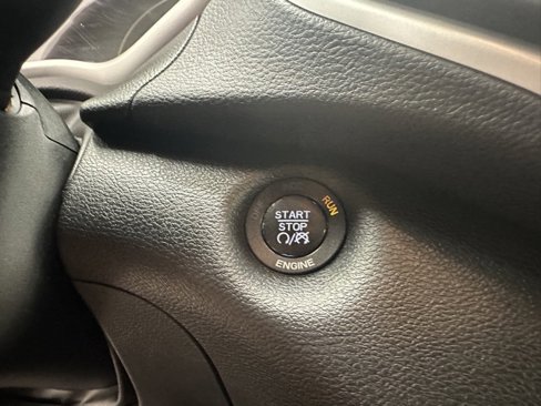 Used 2016 Jeep Cherokee Limited image 26