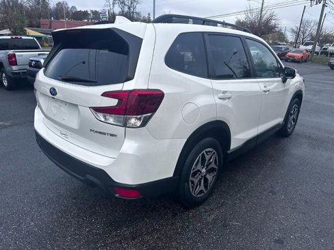Used 2019 Subaru Forester Premium image 3