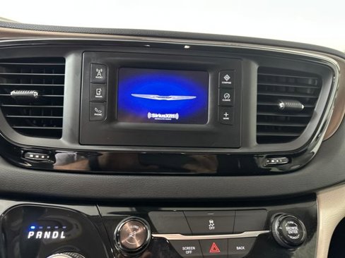 Used 2017 Chrysler Pacifica Touring image 21