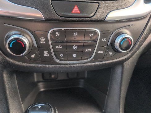 Used 2018 Chevrolet Equinox LT image 27