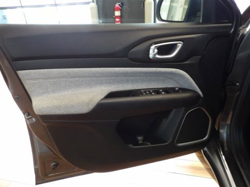Used 2022 Jeep Compass Latitude image 23