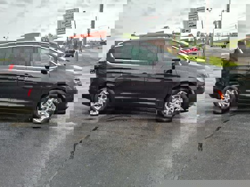 New 2025 Chrysler Voyager LX image 4