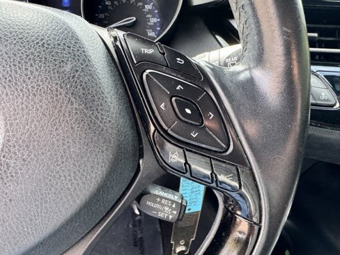 Used 2018 Toyota C-HR XLE image 22