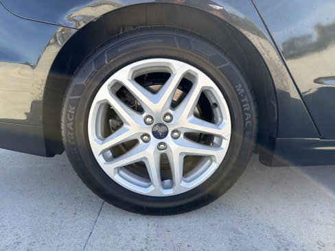 Used 2015 Ford Fusion SE image 32