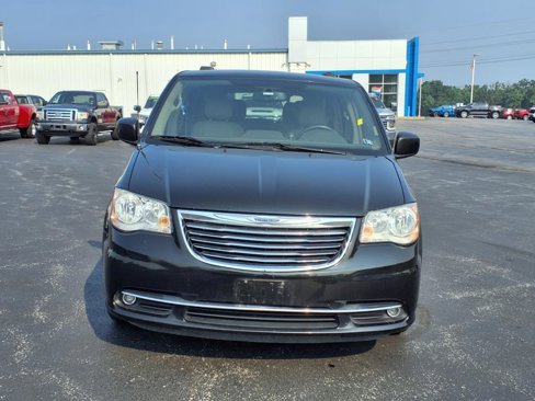 Used 2016 Chrysler Town & Country Touring image 34