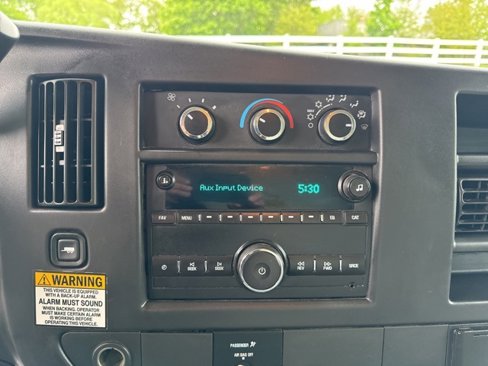 Used 2017 Chevrolet Express 4500 Extended image 20