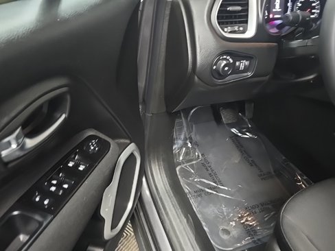 Used 2020 Jeep Renegade Latitude image 27