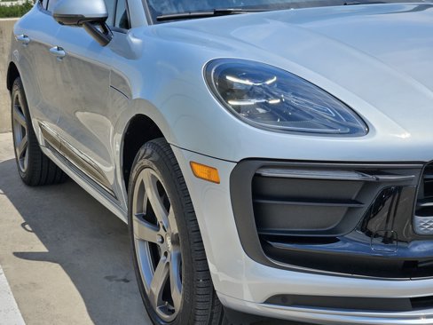 Certified 2025 Porsche Macan Turbo image 14