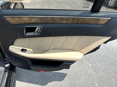 Used 2010 Mercedes-Benz E 350 4MATIC Sedan image 23