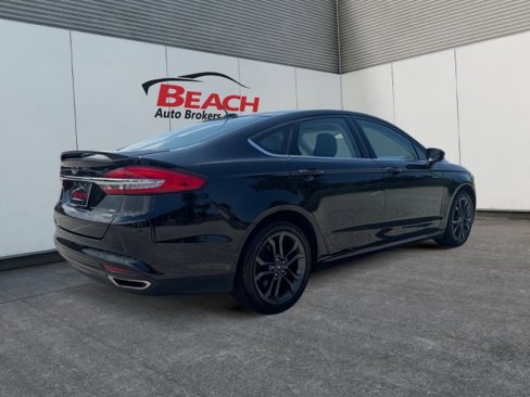 Used 2018 Ford Fusion SE w/ Equipment Group 201A image 9