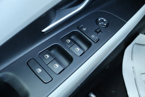 Used 2023 Hyundai Elantra Limited image 17