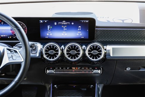 Used 2024 Mercedes-Benz GLB 250 4MATIC image 11