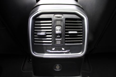 Certified 2018 Porsche Macan image 37