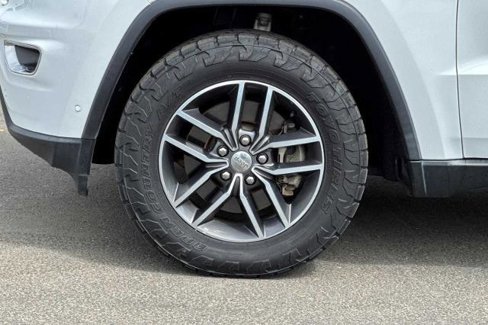 Used 2018 Jeep Grand Cherokee Limited image 30